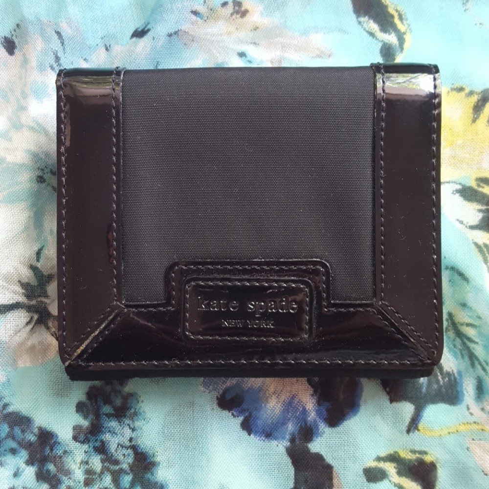 Kate Spade Black Compact Wallet EEUC